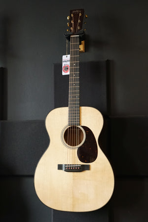 Martin 000-18MD: Modern Deluxe Acoustic Guitar