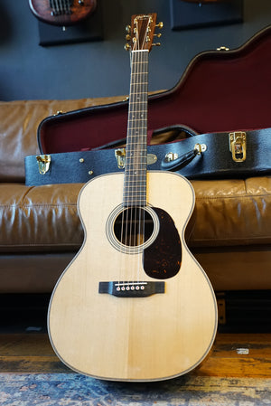 Martin 00028MD: Modern Deluxe Auditorium Acoustic Guitar