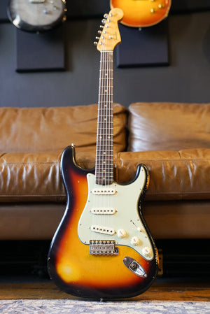 Fender Custom Shop Late 1962 Stratocaster Relic w/ Closet Classic Hardware - 3-Color Sunburst