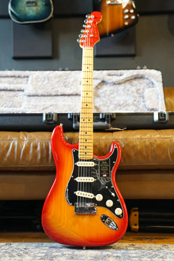 Pre-Owned Fender Ultra Luxe Stratocaster Cherry Sunburst w/Case 