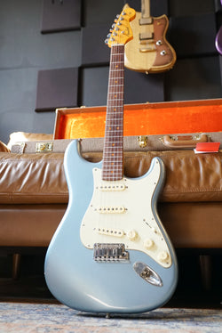 Pre-Owned Fender Ultra Luxe 60's Strat, Ice Blue Metallic 