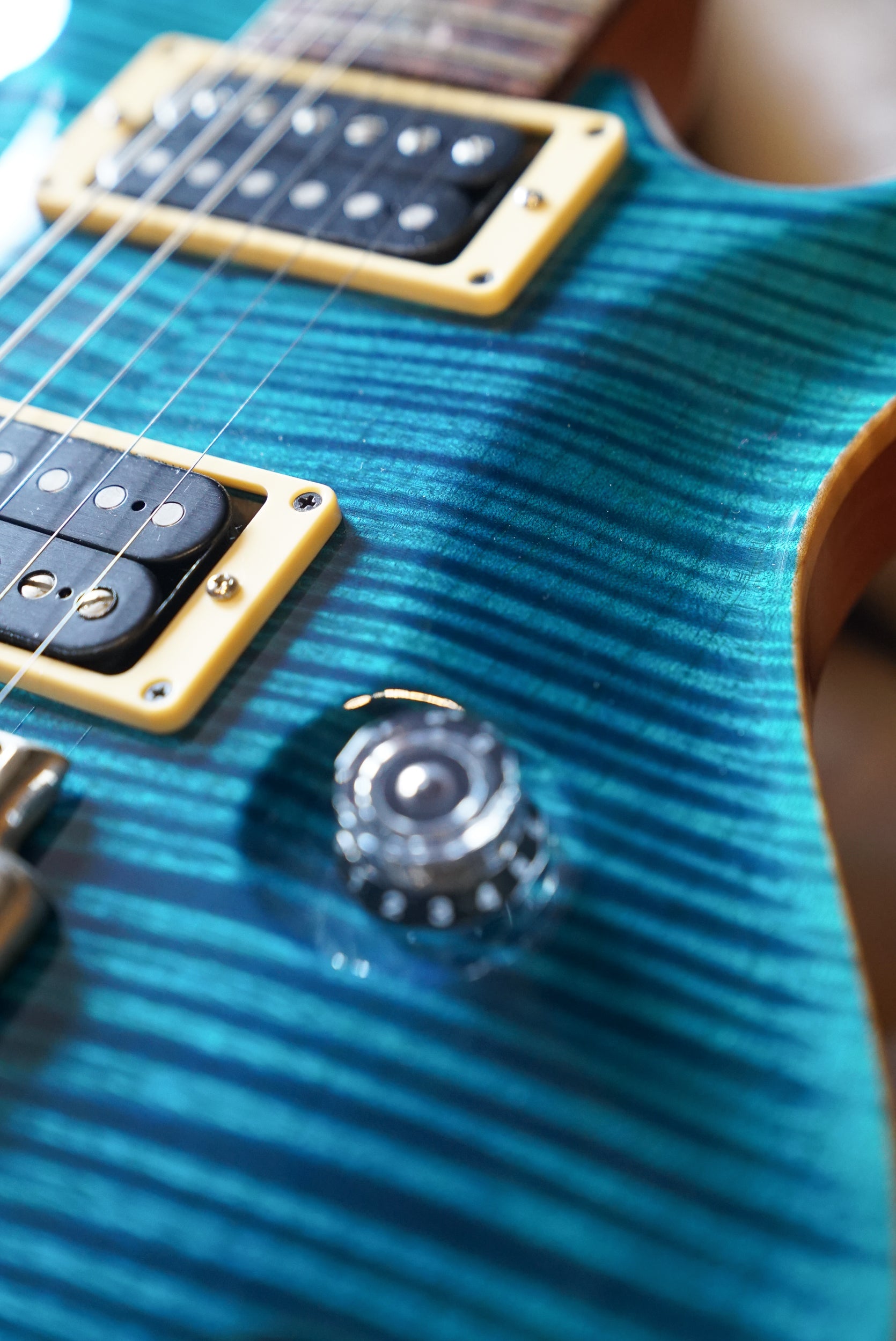 Pre-Owned PRS Custom 24 Blue Matteo 10 Top w/ Hard Case