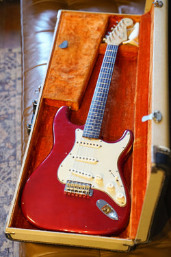 Pre-Owned Fender 1963 Stratocaster Candy Apple Red