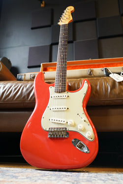 Pre-Owned Fender 1964 Stratocaster Fiesta Red