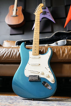 Pre-Owned Fender American Standard Stratocaster MN Aqua Marine Metallic w/Case 