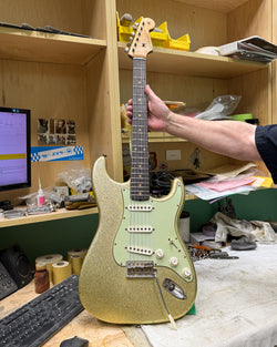Fender Custom Shop '60 Paulownia Stratocaster Journeyman Relic Master Built by Greg Fessler, Gold Sparkle / 3A Roasted Flame Maple Neck